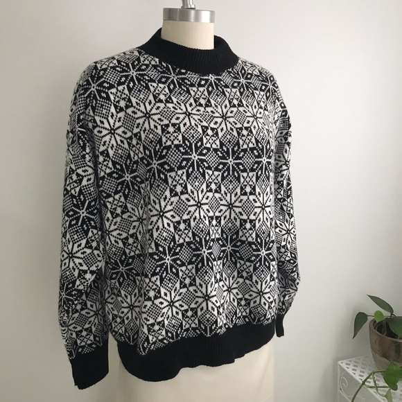 True Vintage Black and White Mock Turtleneck Sweater - Picture 4 of 7